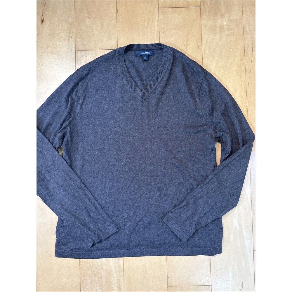 BROWN CASHMERE Banana Republic Men’s Size L Long sleeved Silk V Neck Sweater